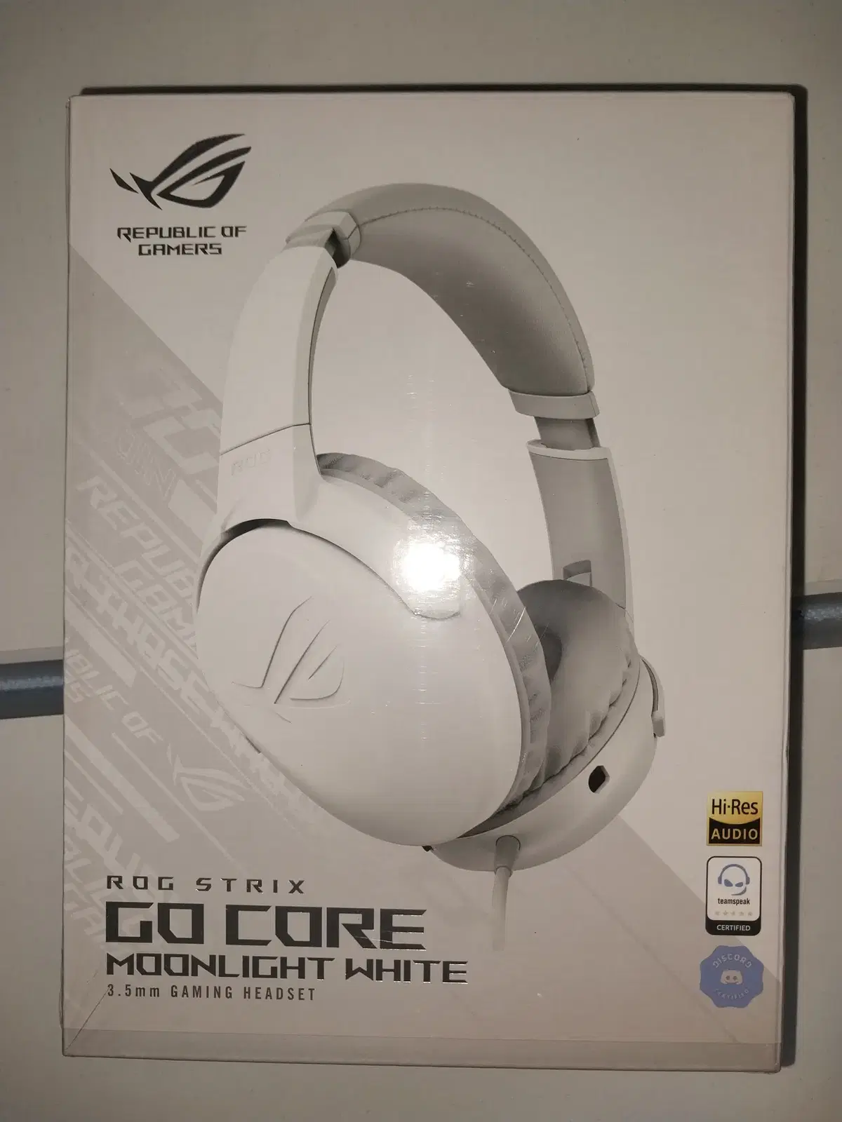 ASUS ROG STRIX GO CORE Moonlight White